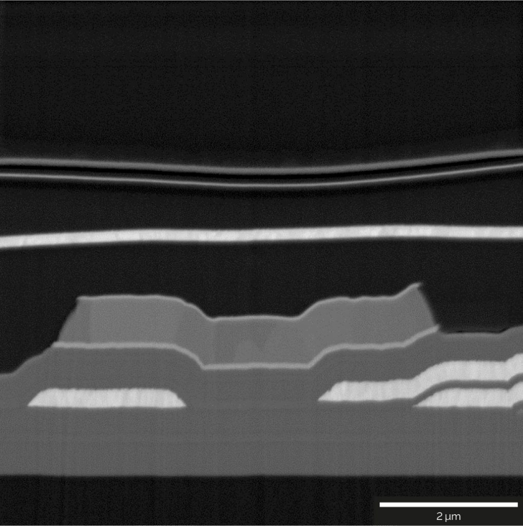 Detailed image of the Al contacts and SiO2/SiNx layer structure. Mid-Angle BSE detector at 2 kV