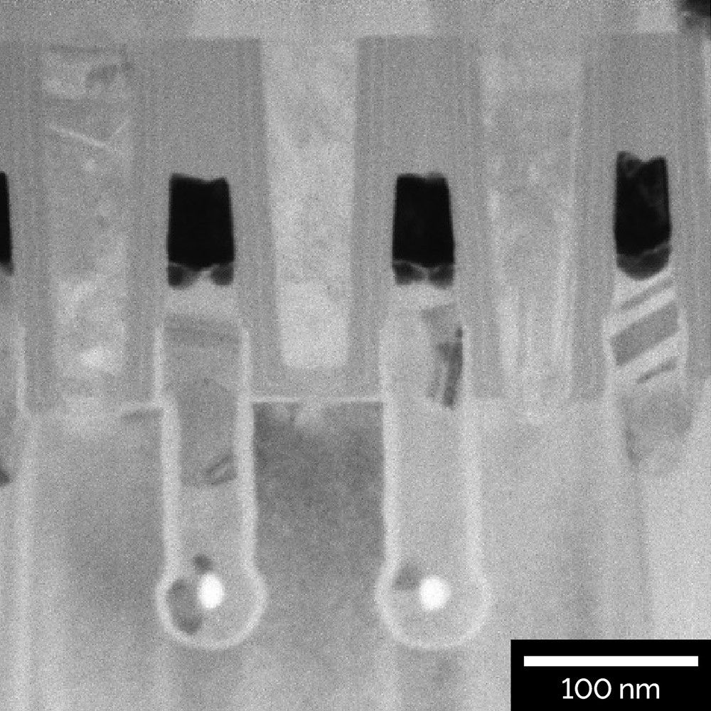 STEM-BF image_of an 80 nm thick TEM lamella from a 65 nm DRAM node