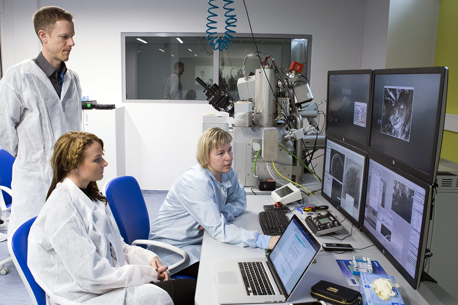 (from the left) S. Gustafsson, C. Fager and H. Tesařová in TESCAN Demo Lab, Brno