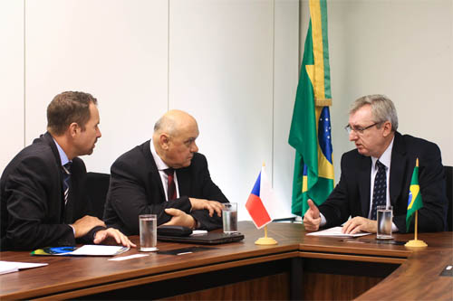 From the left: the head of the Commercial Section of the Embassy of the Czech Republic in Brasilia, Filip Kanda, Jaroslav Klíma, CEO of TESCAN ORSAY HOLDING and Celso Pansera, the Minister of Science, Technology and Innovations